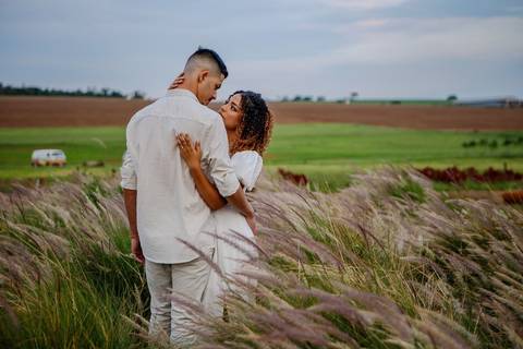 As melhores ideias e inspirações criativas de fotos de ensaio pré wedding em Holambra nas Cidades das Flores'