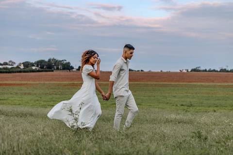 As melhores ideias e inspirações criativas de fotos de ensaio pré wedding em Holambra nas Cidades das Flores'