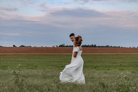 As melhores ideias e inspirações criativas de fotos de ensaio pré wedding em Holambra nas Cidades das Flores'
