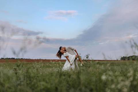 As melhores ideias e inspirações criativas de fotos de ensaio pré wedding em Holambra nas Cidades das Flores'