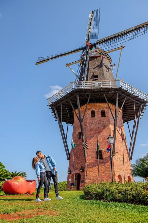 As melhores ideias e inspirações criativas de fotos de ensaio pré wedding em Holambra nas Cidades das Flores'