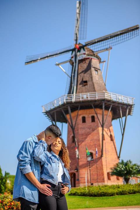 As melhores ideias e inspirações criativas de fotos de ensaio pré wedding em Holambra nas Cidades das Flores'