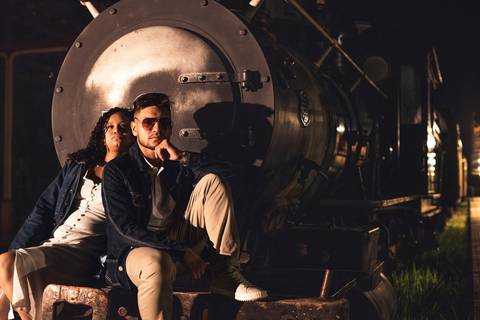 As melhores ideias e inspirações criativas de fotos de ensaio pré wedding na Maria Fumaça em São Roque'