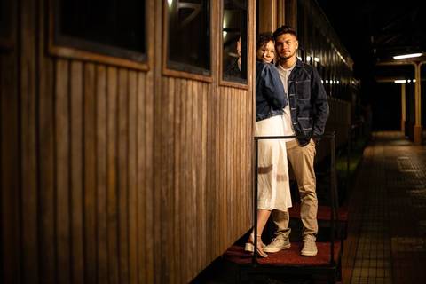 As melhores ideias e inspirações criativas de fotos de ensaio pré wedding na Maria Fumaça em São Roque'