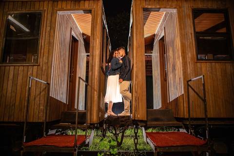 As melhores ideias e inspirações criativas de fotos de ensaio pré wedding na Maria Fumaça em São Roque'