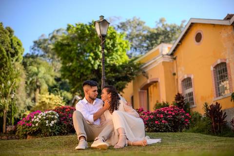 As melhores ideias e inspirações criativas de fotos de ensaio pré wedding na Brasital em São Roque'