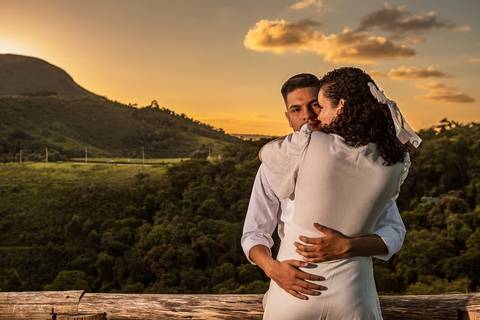 As melhores ideias e inspirações criativas de fotos de ensaio pré wedding no Mirante do Saboó em São Roque'