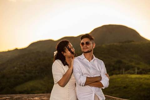 As melhores ideias e inspirações criativas de fotos de ensaio pré wedding no Mirante do Saboó em São Roque'