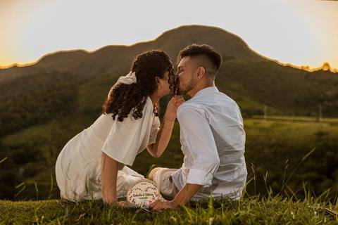 As melhores ideias e inspirações criativas de fotos de ensaio pré wedding no Mirante do Saboó em São Roque'