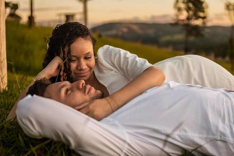 As melhores ideias e inspirações criativas de fotos de ensaio pré wedding no Mirante do Saboó em São Roque'