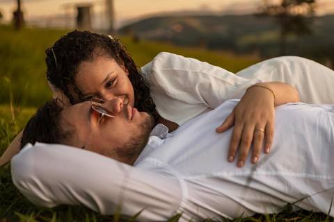 As melhores ideias e inspirações criativas de fotos de ensaio pré wedding no Mirante do Saboó em São Roque'