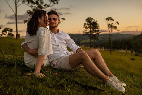 As melhores ideias e inspirações criativas de fotos de ensaio pré wedding no Mirante do Saboó em São Roque'