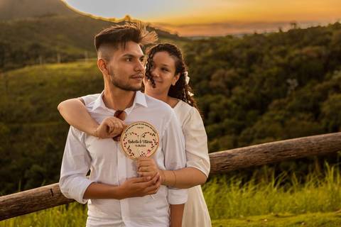 As melhores ideias e inspirações criativas de fotos de ensaio pré wedding no Mirante do Saboó em São Roque'