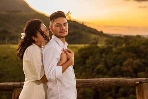 As melhores ideias e inspirações criativas de fotos de ensaio pré wedding no Mirante do Saboó em São Roque'