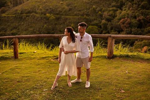 As melhores ideias e inspirações criativas de fotos de ensaio pré wedding no Mirante do Saboó em São Roque'