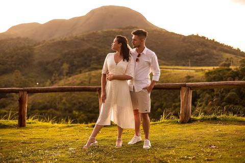 As melhores ideias e inspirações criativas de fotos de ensaio pré wedding no Mirante do Saboó em São Roque'