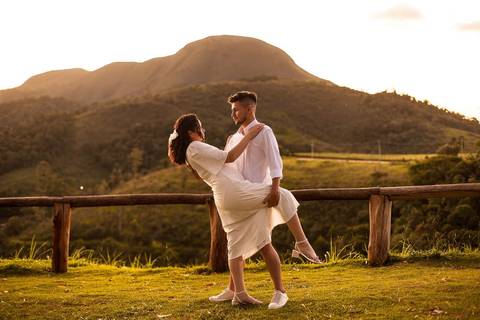 As melhores ideias e inspirações criativas de fotos de ensaio pré wedding no Mirante do Saboó em São Roque'