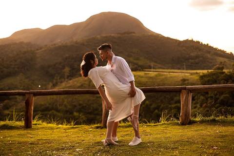 As melhores ideias e inspirações criativas de fotos de ensaio pré wedding no Mirante do Saboó em São Roque'
