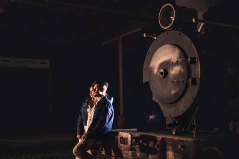 As melhores ideias e inspirações criativas de fotos de ensaio pré wedding na Maria Fumaça em São Roque'