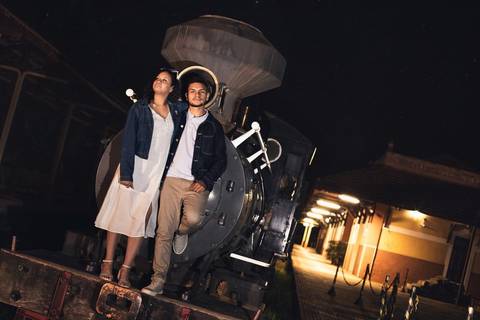 As melhores ideias e inspirações criativas de fotos de ensaio pré wedding na Maria Fumaça em São Roque'