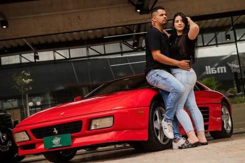 As melhores ideias e inspirações criativas de fotos de ensaio pré wedding no Museu dos Carros'