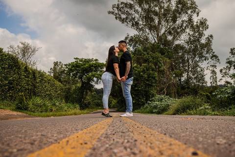 As melhores ideias e inspirações criativas de fotos de ensaio pré wedding na Estrada de São Roque'