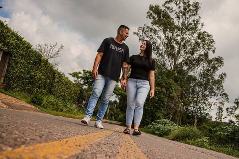As melhores ideias e inspirações criativas de fotos de ensaio pré wedding na Estrada de São Roque'