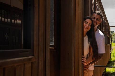 As melhores ideias e inspirações criativas de fotos de ensaio pré wedding na Maria Fumaça'