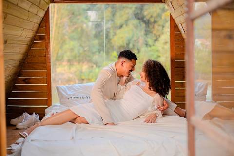 As melhores ideias e inspirações criativas de fotos de ensaio pré wedding românticas no Bangalô Alumiar na cidade de Socorro - SP'