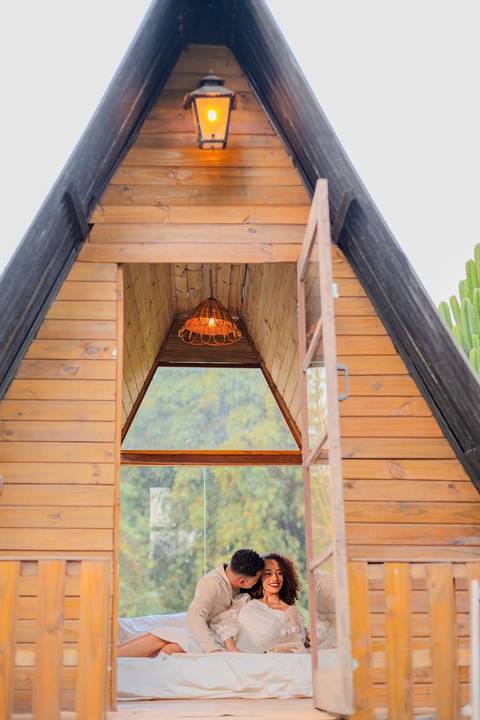 As melhores ideias e inspirações criativas de fotos de ensaio pré wedding românticas no Bangalô Alumiar na cidade de Socorro - SP'