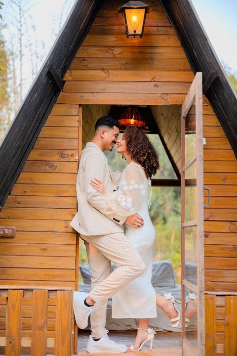 As melhores ideias e inspirações criativas de fotos de ensaio pré wedding românticas no Bangalô Alumiar na cidade de Socorro - SP'