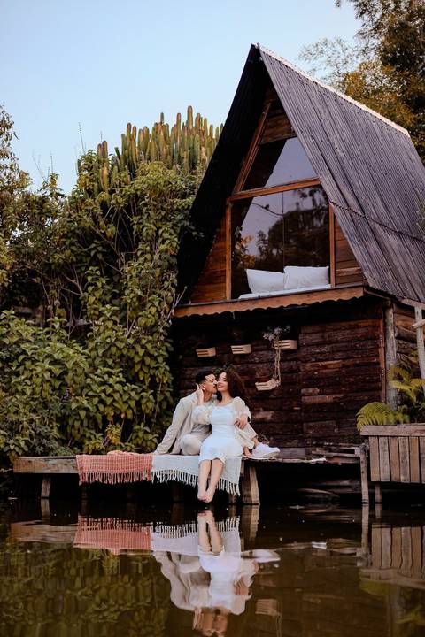 As melhores ideias e inspirações criativas de fotos de ensaio pré wedding românticas no Bangalô Alumiar na cidade de Socorro - SP'