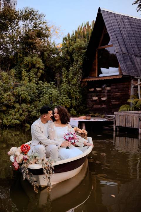 As melhores ideias e inspirações criativas de fotos de ensaio pré wedding românticas no Bangalô Alumiar na cidade de Socorro - SP'