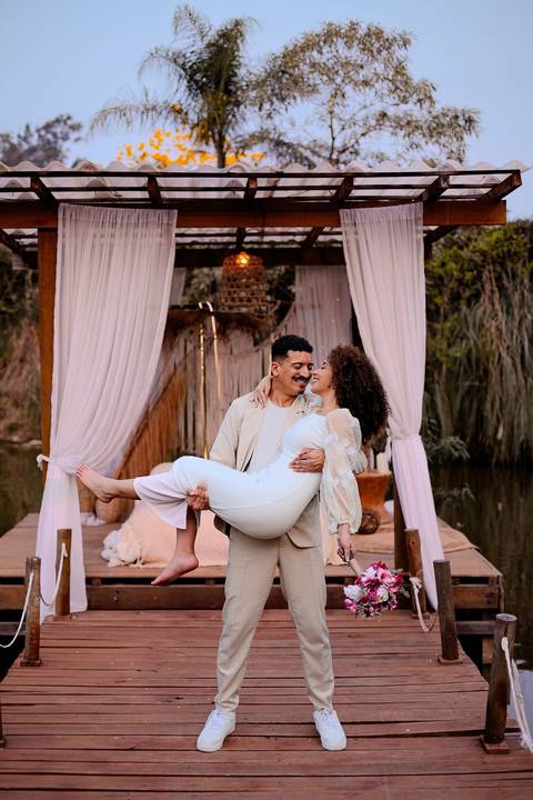 As melhores ideias e inspirações criativas de fotos de ensaio pré wedding românticas no Bangalô Alumiar na cidade de Socorro - SP'