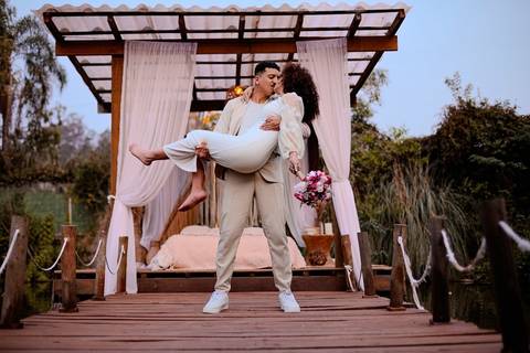 As melhores ideias e inspirações criativas de fotos de ensaio pré wedding românticas no Bangalô Alumiar na cidade de Socorro - SP'