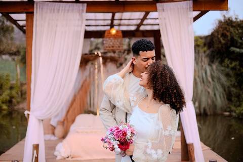 As melhores ideias e inspirações criativas de fotos de ensaio pré wedding românticas no Bangalô Alumiar na cidade de Socorro - SP'