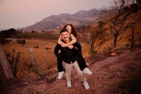 As melhores ideias e inspirações criativas de fotos de ensaio pré wedding românticas no Bangalô Alumiar na cidade de Socorro - SP'