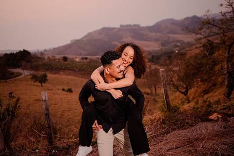 As melhores ideias e inspirações criativas de fotos de ensaio pré wedding românticas no Bangalô Alumiar na cidade de Socorro - SP'