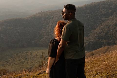 As melhores ideias e inspirações criativas de fotos de ensaio pré wedding no Morro do Capuava'