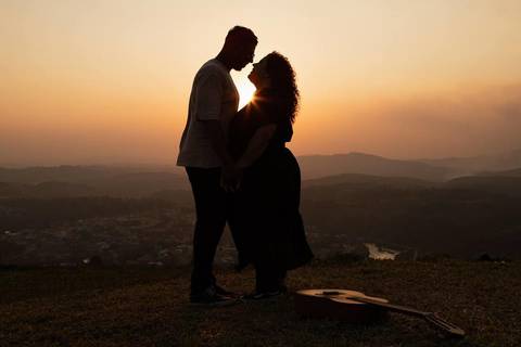 As melhores ideias e inspirações criativas de fotos de ensaio pré wedding no Morro do Capuava'