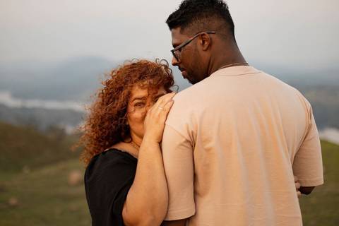 As melhores ideias e inspirações criativas de fotos de ensaio pré wedding no Morro do Capuava'