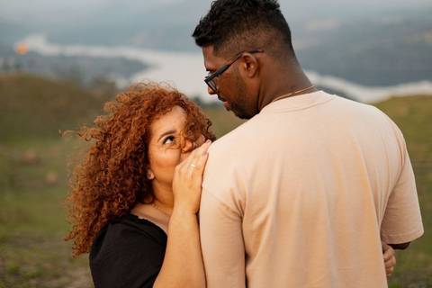 As melhores ideias e inspirações criativas de fotos de ensaio pré wedding no Morro do Capuava'