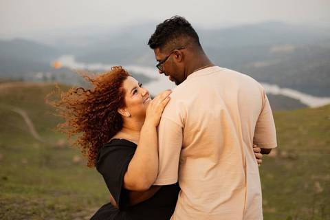 As melhores ideias e inspirações criativas de fotos de ensaio pré wedding no Morro do Capuava'