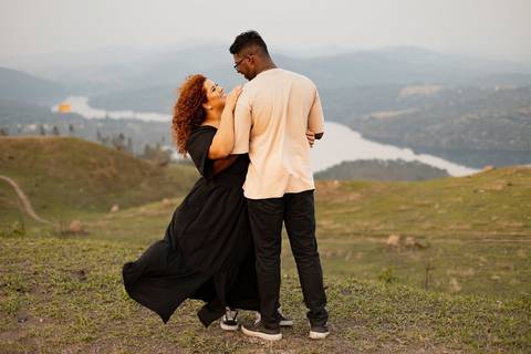 As melhores ideias e inspirações criativas de fotos de ensaio pré wedding no Morro do Capuava'