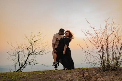As melhores ideias e inspirações criativas de fotos de ensaio pré wedding no Morro do Capuava'