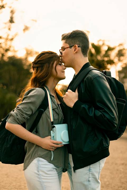 As melhores ideias e inspirações criativas de fotos de ensaio pré wedding no Museu do Ipiranga, Hamburgueria 212 Burger e Avenida Paulista'