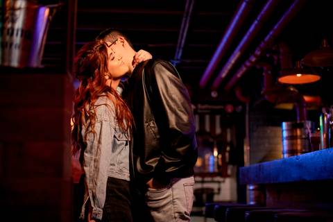 As melhores ideias e inspirações criativas de fotos de ensaio pré wedding no Museu do Ipiranga, Hamburgueria 212 Burger e Avenida Paulista'