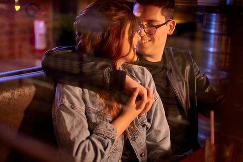 As melhores ideias e inspirações criativas de fotos de ensaio pré wedding no Museu do Ipiranga, Hamburgueria 212 Burger e Avenida Paulista'