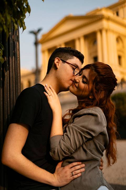 As melhores ideias e inspirações criativas de fotos de ensaio pré wedding no Museu do Ipiranga, Hamburgueria 212 Burger e Avenida Paulista'