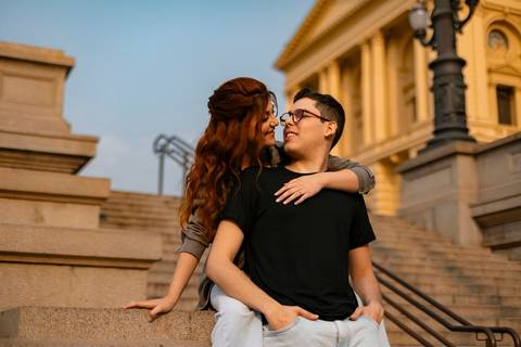 As melhores ideias e inspirações criativas de fotos de ensaio pré wedding no Museu do Ipiranga, Hamburgueria 212 Burger e Avenida Paulista'